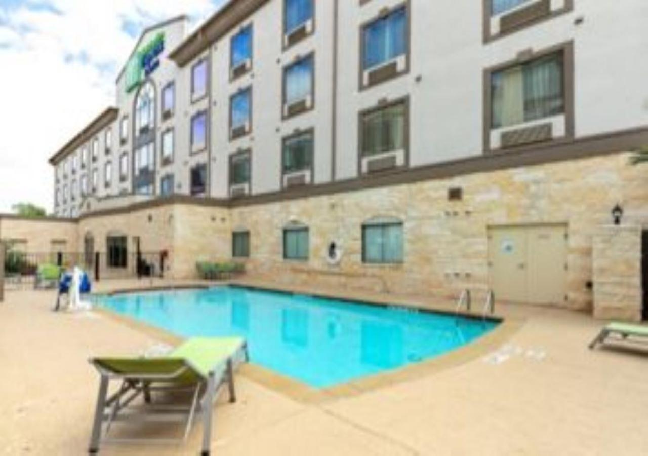 Holiday Inn Express & Suites Houston South - Near Pearland By Ihg Exterior photo