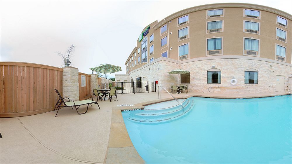 Holiday Inn Express & Suites Houston South - Near Pearland By Ihg Exterior photo